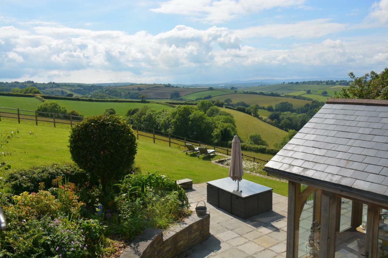 Kerswell Farmhouse Couette-café